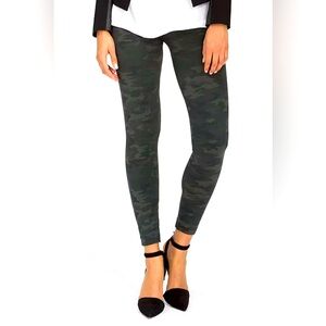 SPANX NWOT Look-at-me-now Seamless Camo Print Leggings, Size Medium